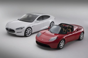 P1-CEO-Tesla-Motors-Products-Model-S-upper-left-white-Roadster-bottom-right-red