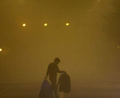 New Delhi fog disrupts air and rail travel