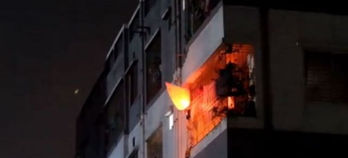 Lanterns that fell from the sky disrupted Dhaka Metro Rail services for two hours