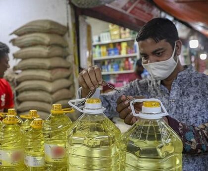 Bangladesh maintains tax cut on import of cooking oil till end of Ramzan