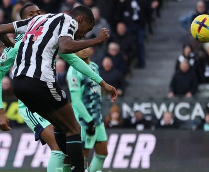 Isak nets Newcastle's last-gasp win over Fulham after saving Mitrovic's penalty