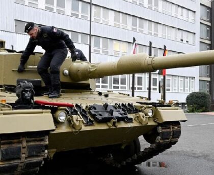 Britain says it still wants Ukraine to get German-made tanks