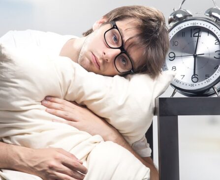 Less sleep at night doubles the risk of clogged arteries in the legs