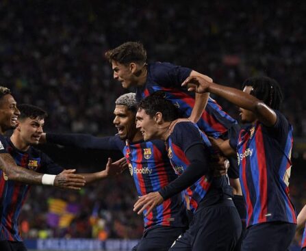 Barcelona beat Betis to stay ahead of rampaging Real Madrid