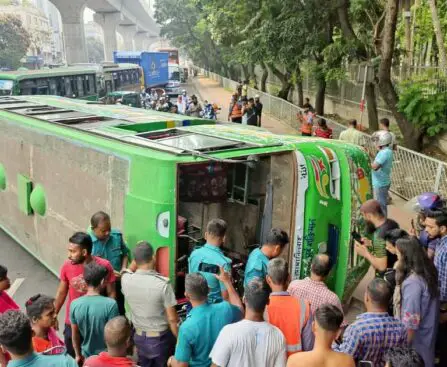 12 injured as bus overturns after hitting pavement in Dhaka