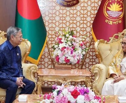 The Prime Minister met the President.  prothom aloe