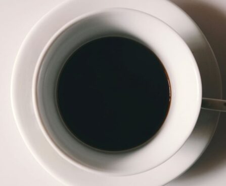 Drinking dark tea may control blood sugar, reduce risk of diabetes.