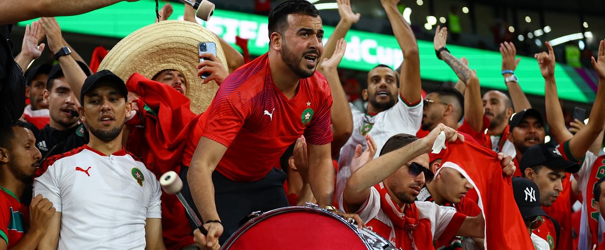 Moroccan fans want to break through security at Spain match
