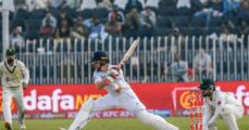 Record breaking England beat Pakistan in the first test