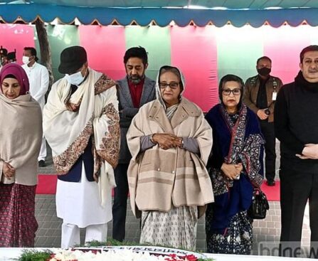 Hasina pays homage to Bangabandhu at Tungipara on her way to Khulna