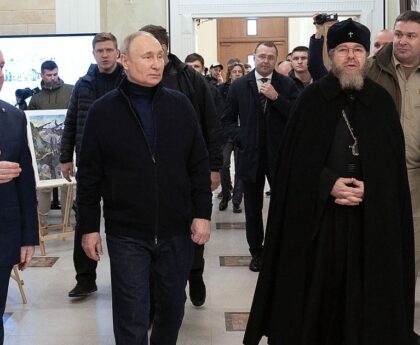 Putin visits Mariupol in first visit to fallen Ukraine city