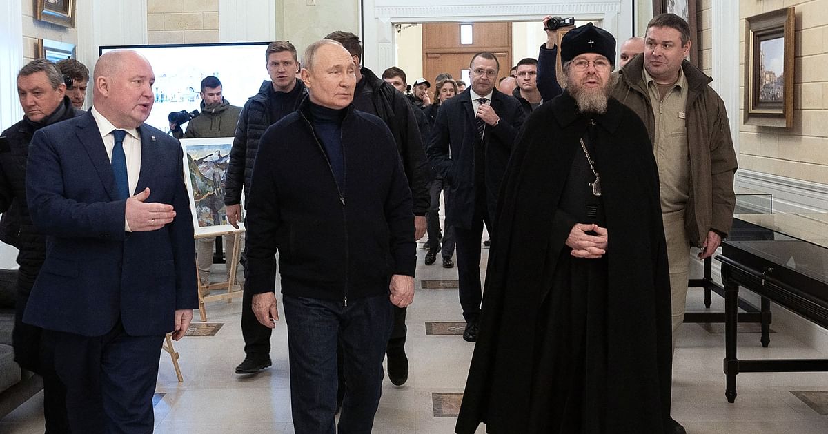 Putin visits Mariupol in first visit to fallen Ukraine city
