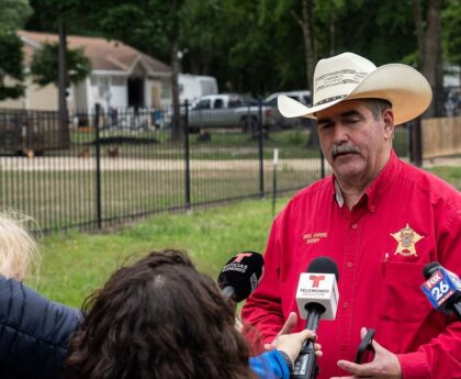 Gunman on the run after shooting five people in Texas