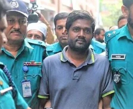 Journalist Samsuzzaman being taken again from Kashimpur to Dhaka Jail