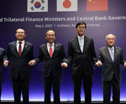 Japan, South Korea revive stalled economic talks as global risks mount