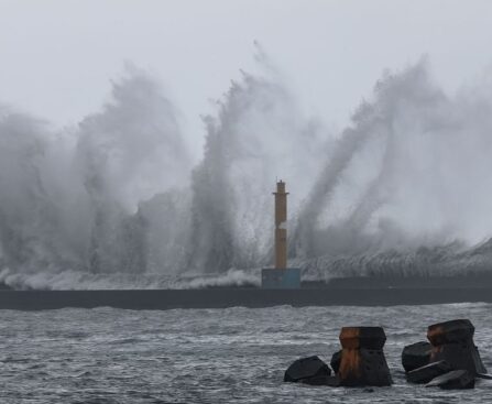 Typhoon Haikui: Thousands evacuated in Taiwan